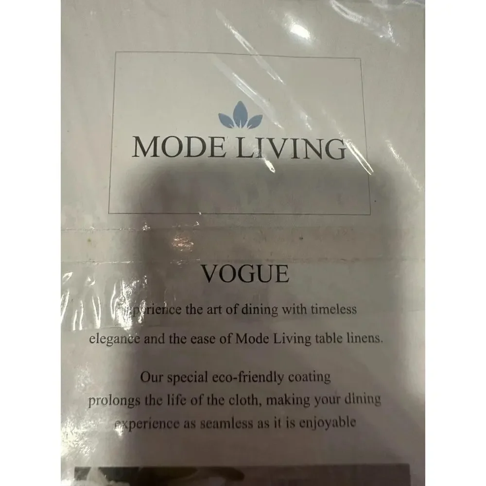 Mode Living Vogue Round Tablecloth 70